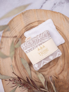 Organic cleansing wipes